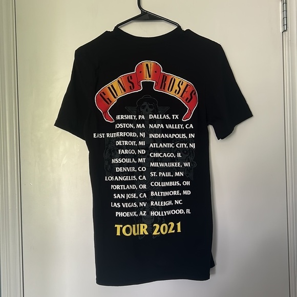 Guns N’ Roses Unisex Skull and Cross Unisex 2021 Tour T-shirt - Picture 3 of 10